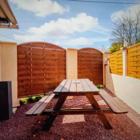 Apartment Meuble Parking Et Espace Velo A