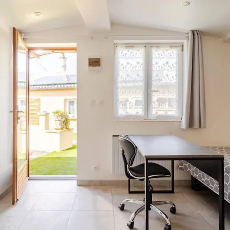 Apartment Meuble Parking Et Espace Velo A *