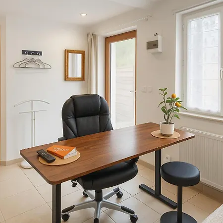 Apartment Meuble Parking Et Espace Velo A